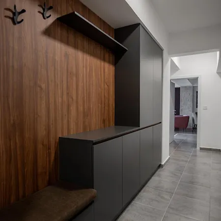 Luxury Adrianna 2 Apartment *