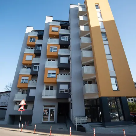 Luxury Adrianna 2 Apartment